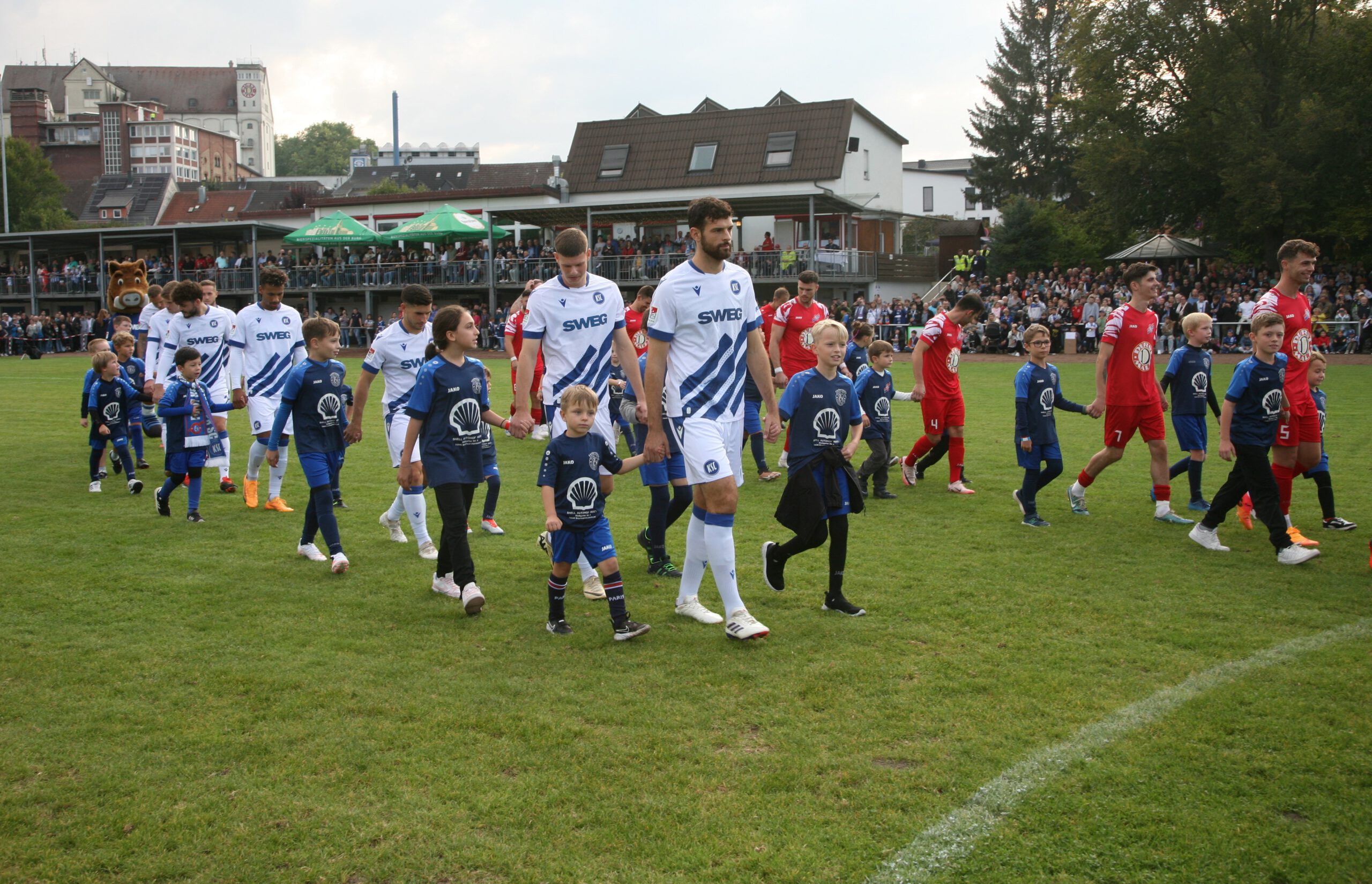 You are currently viewing Zweitbundesligist Karlsruher SC für einen guten Zweck zu Gast im Heidelsheimer Kraichgaustadion!