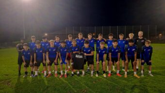 Neue Trainingsshirts für unsere B-Jugend – Vielen Dank an ProTec-Leckortung!